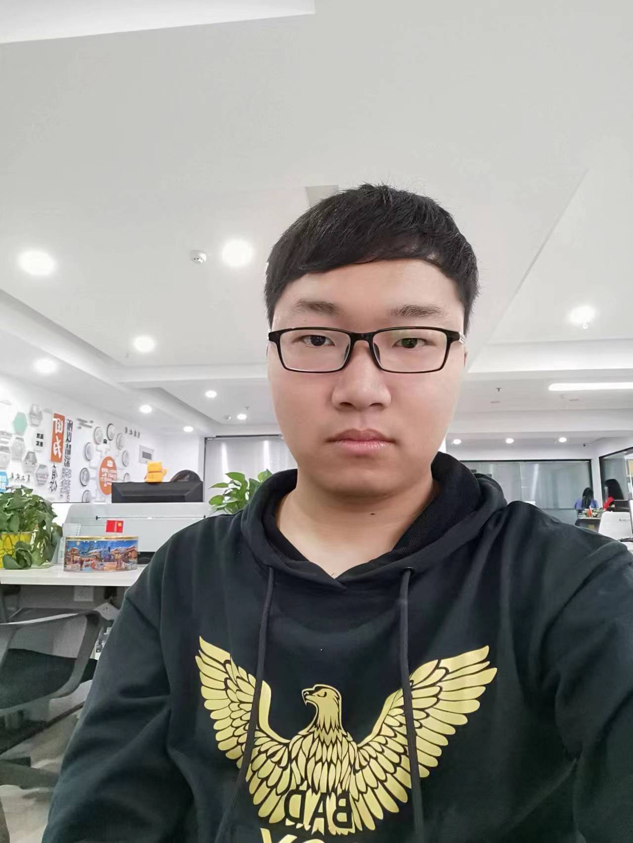 陈豪.jpg 陈豪.jpg