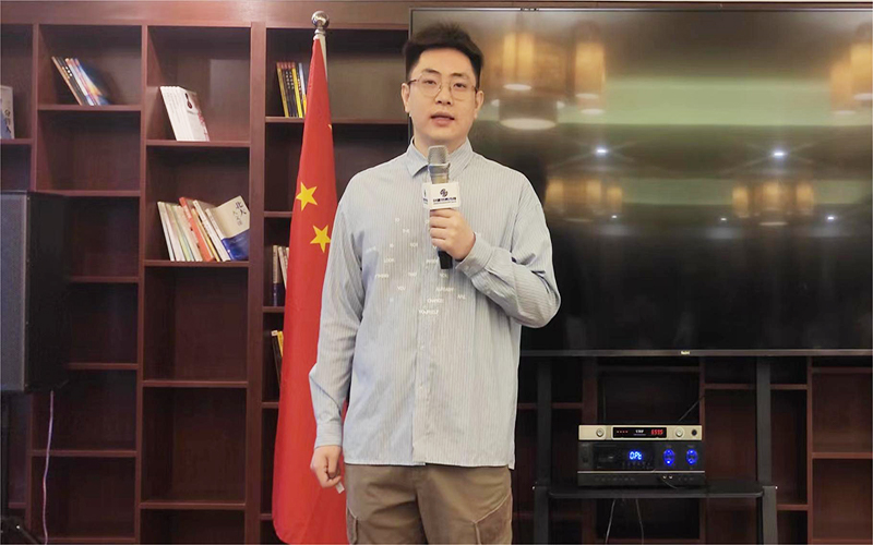 演讲者1.jpg 演讲者1.jpg