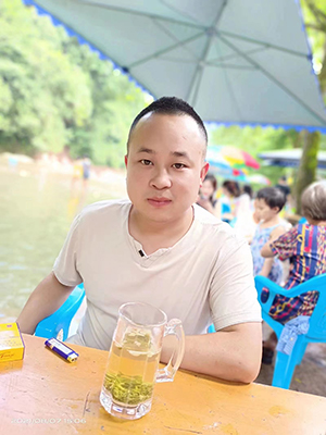 唐飞.jpg 唐飞.jpg