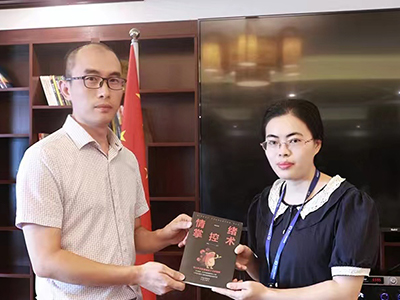 颁奖美颜.jpg 颁奖美颜.jpg
